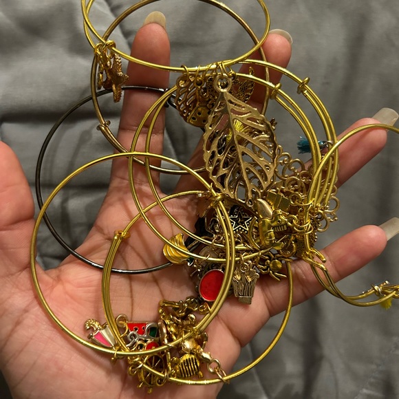 I wanted to try selling bracelets/bangles as start. - Picture 8 of 8